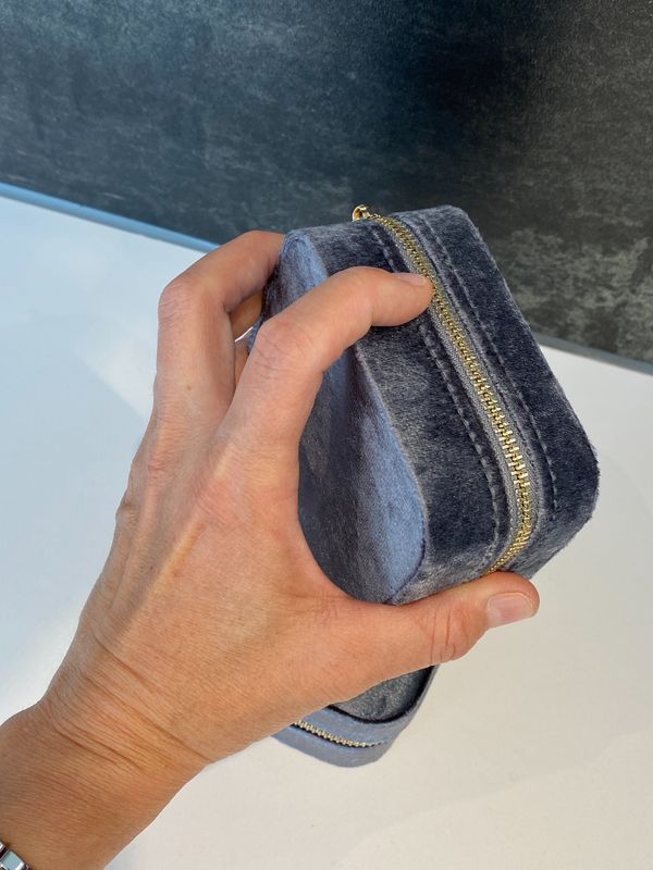 Lite smykkeskrin grå